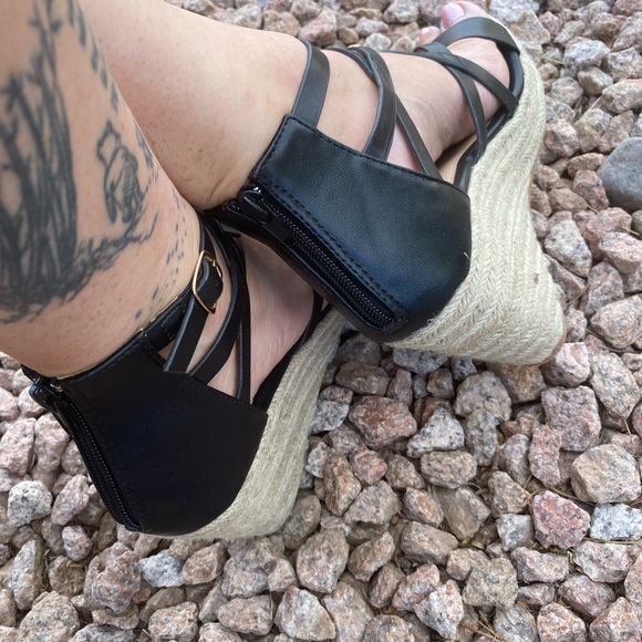 New Black Strappy Gold Espadrille Sandal Wedges - Picture 5 of 8